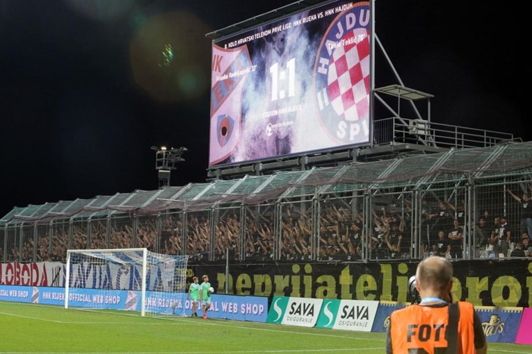 VIDEO Ovako je Torcida ispratila igrače Hajduka nakon Jadranskog derbija