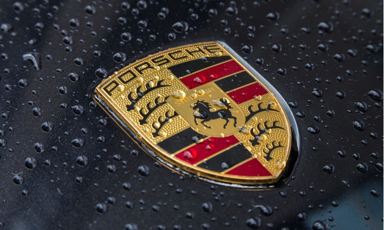 Njemačka pokreće istragu protiv Porschea zbog benzinskih motora