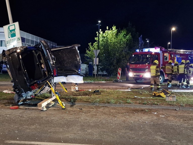 FOTO Vozač visio s BMW-a, putnicu izvlačili vatrogasci. Policija objavila detalje 