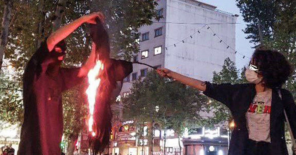 Mlade Iranke ustale protiv zatucanih staraca. Je li ovo početak revolucije?