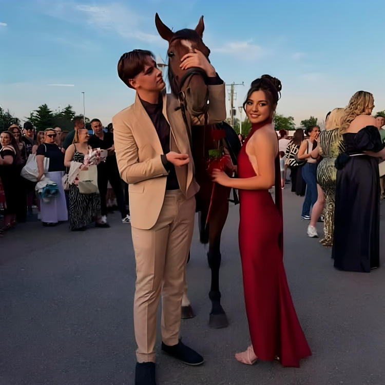 Maturant iz Srbije na zabavu došao na konju, njegove fotografije postale viralne