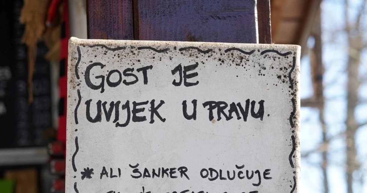 FOTO Otvorena sezona skijanja na Sljemenu, natpis u kafiću privukao pažnju