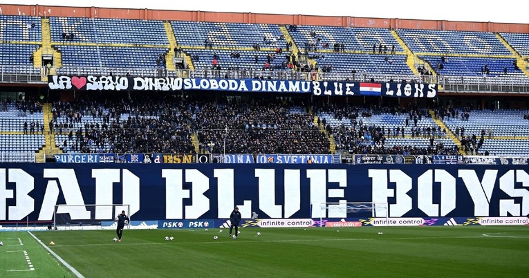 Boysi grudama zasuli igrače Hajduka na zagrijavanju