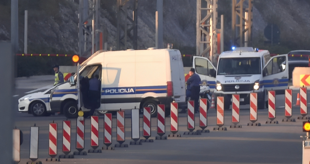 Na naplatnim kućicama Kikovica zaustavljen s kilom trave