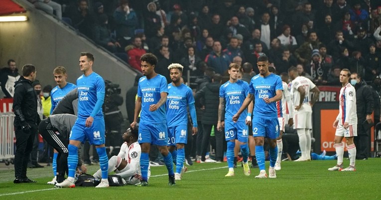 Igrači Marseillea odbili su nastaviti utakmicu s Lyonom razočarani potezom suca
