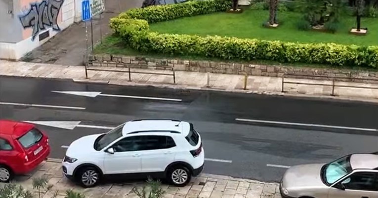 Bočno parkiranje u Splitu nasmijalo stanare okolnih zgrada, pogledajte snimku