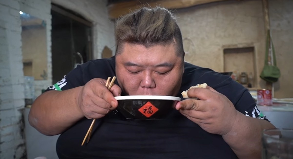 Izbacili ga iz "all you can eat" restorana jer je - previše jeo