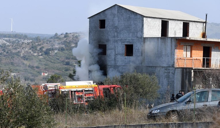 Kod Šibenika gorjela kuća