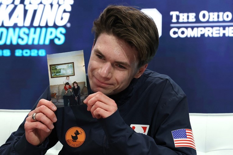 VIDEO Amerikanac držao sliku poginulih roditelja i čekao rezultate. Onda se rasplakao