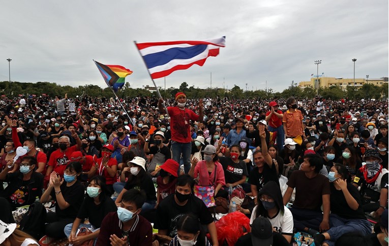 U Bangkoku održan masovni prosvjed protiv vlade i monarhije