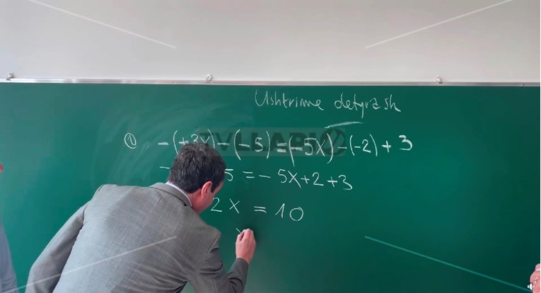 VIDEO Kosovski premijer pred novinarima krivo riješio matematičku jednadžbu