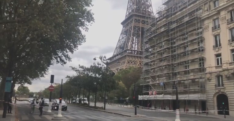 Evakuiran Eiffelov toranj, muškarac zaprijetio da će detonirati bombu