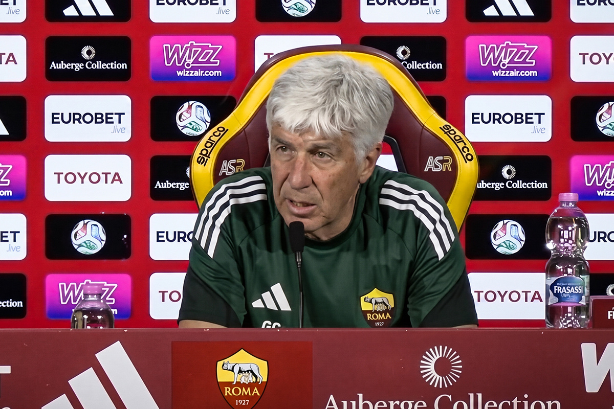 Trener Rome prekinuo presicu. U suzama je izašao iz prostorije