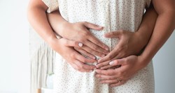 Evo kako partner može pomoći ženi da se osjeća ugodno i smireno tijekom porođaja