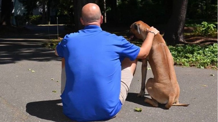 Voditelj se u emisiji oprostio od svog psa Otisa. U jednom trenu je skoro zaplakao