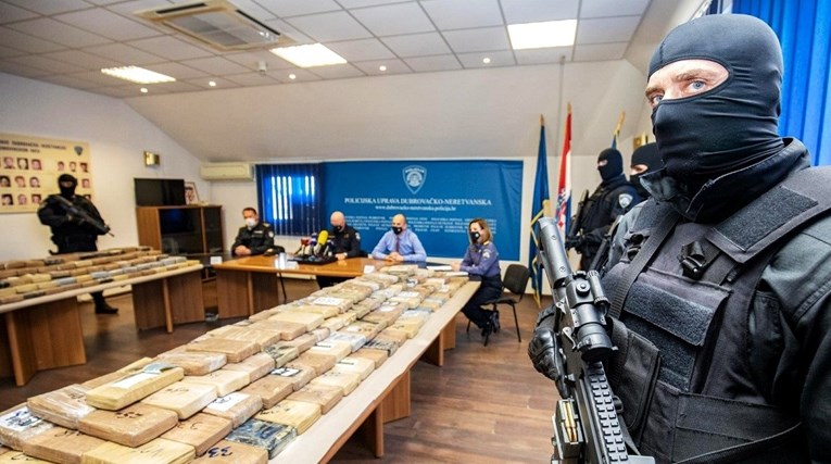 Hrvati uhićeni zbog 56 kila kokaina u bananama imali radiovezu, koristili i bušilicu