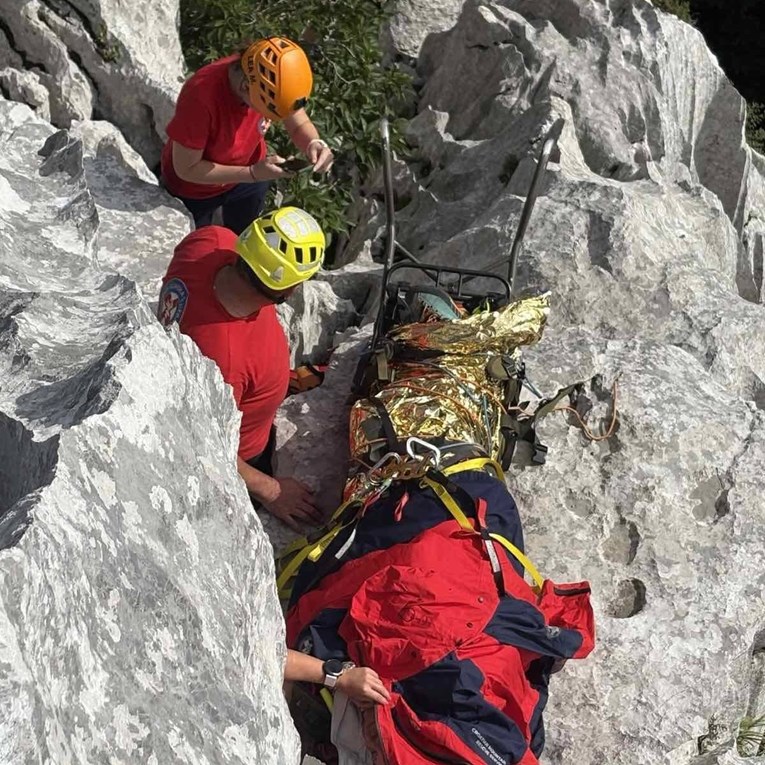 HGSS spasio ozlijeđenu ženu na Samarskim stijenama