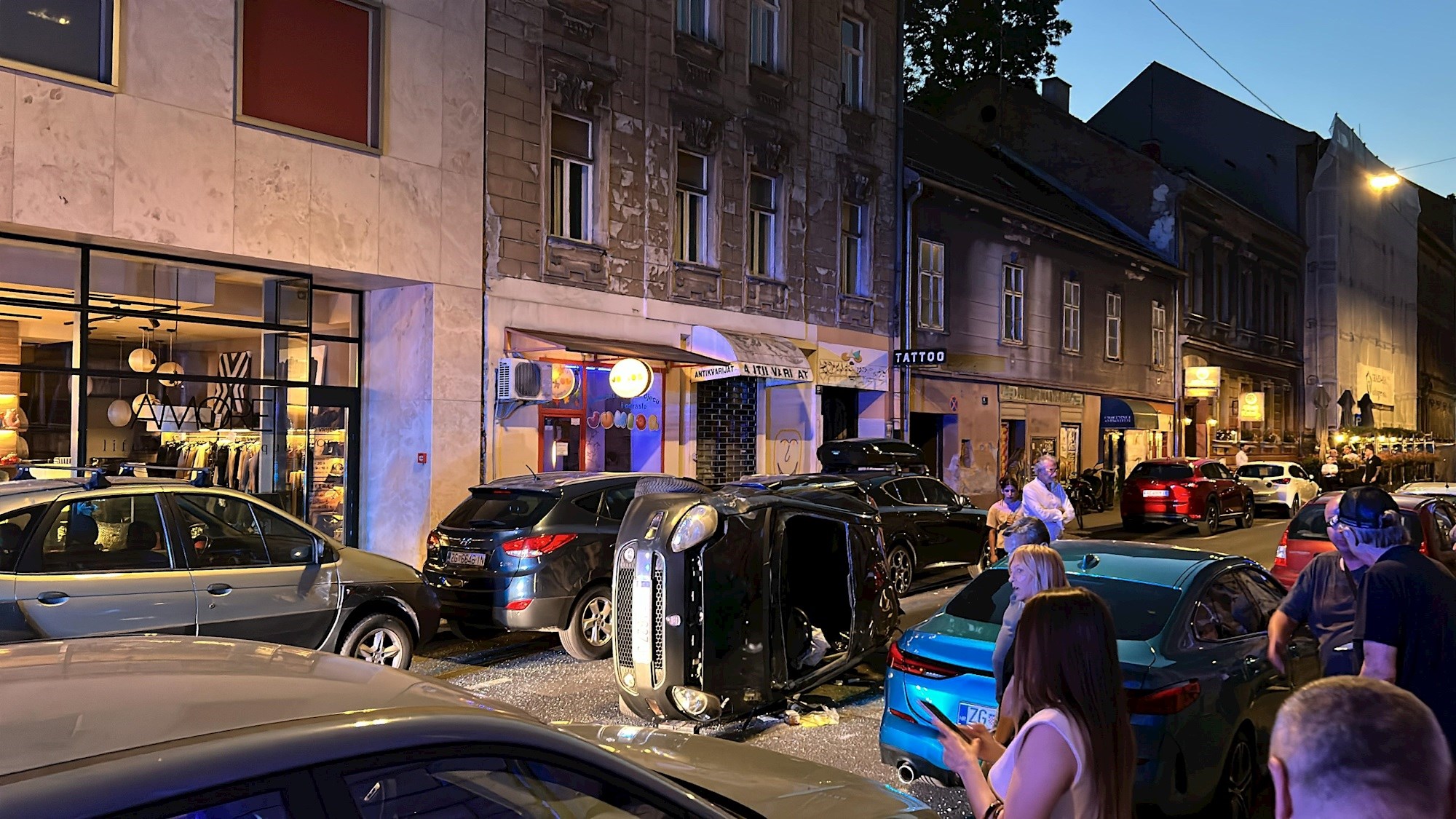 Prometna u centru Zagreba. "Zabio se u četiri auta, iz njegovog ispala boca"