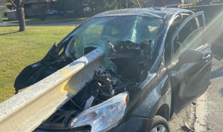 Policija objavila fotke nesreće: Ovo je posljedica provjeravanja mobitela u vožnji