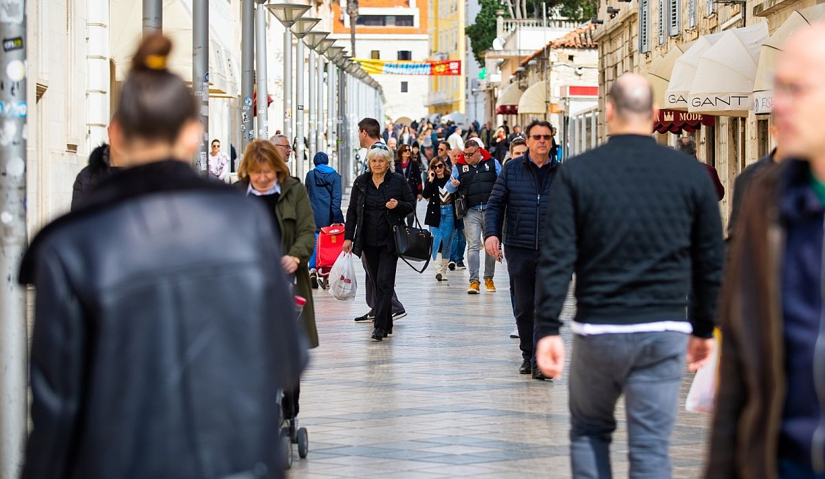 Splitski ugostitelji od srijede zatvaraju kafiće i restorane