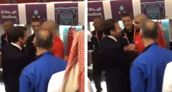 VIDEO Macron ušao u svlačionicu Maroka i zagrlio svog omiljenog igrača