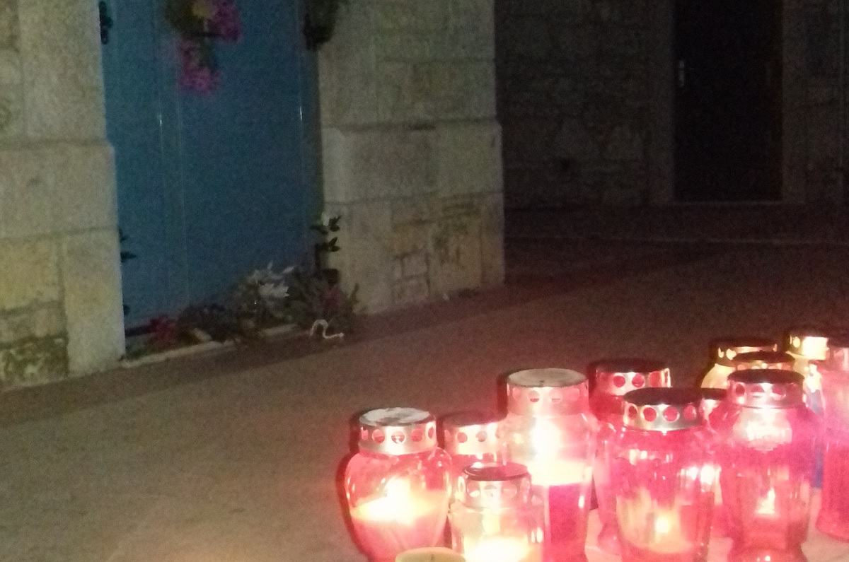 Split se sutra oprašta od Olivera. Mještani pred njegovom kućom pale svijeće