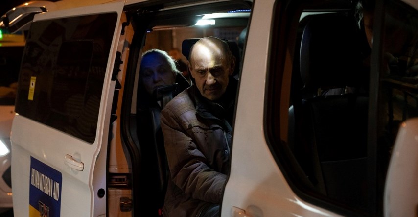 Par iz Bristola kupio minibus da mogu prevoziti ukrajinske izbjeglice u Britaniju