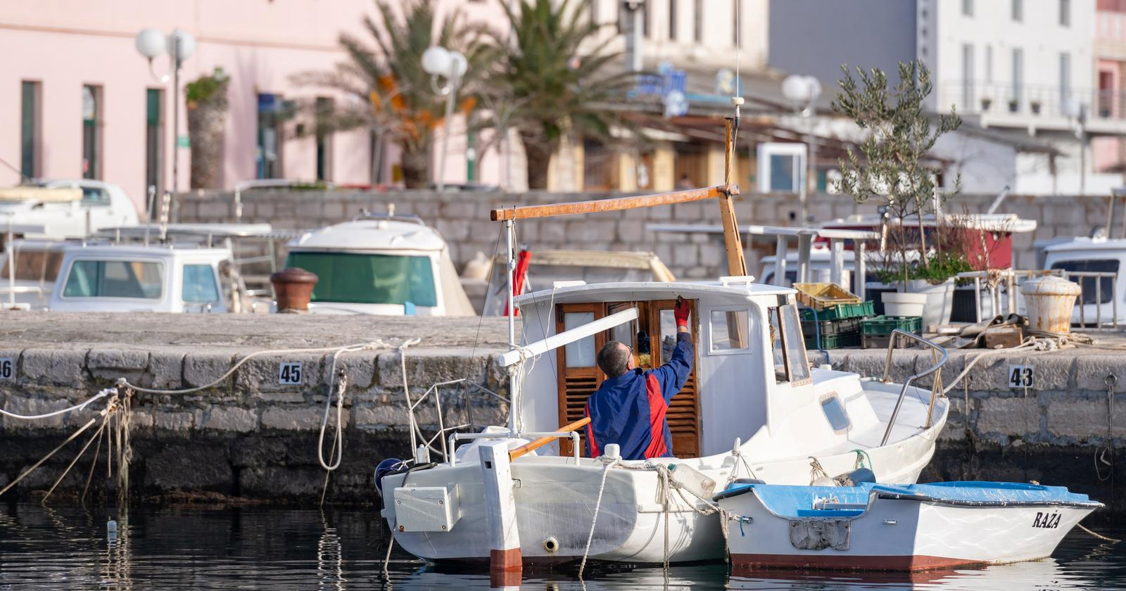 Na otocima u Hrvatskoj manji broj pretilih i pušača, jednako često jedu fast-food