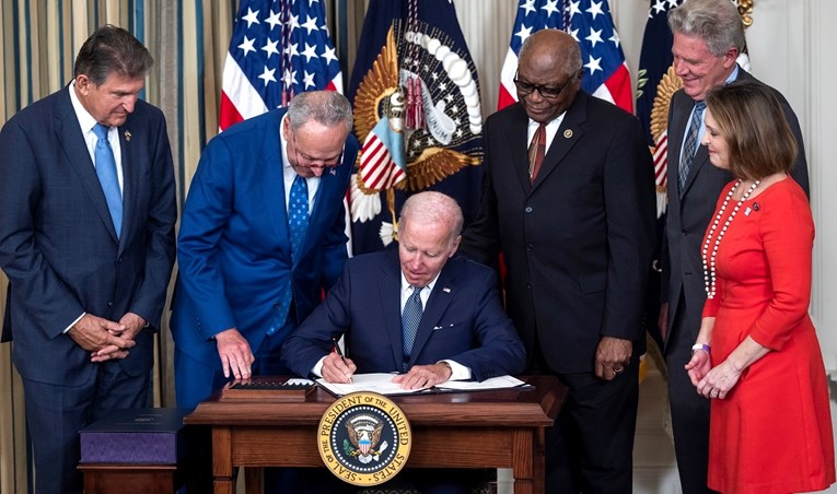 Biden potpisao važan zakonski paket o klimi i zdravstvu