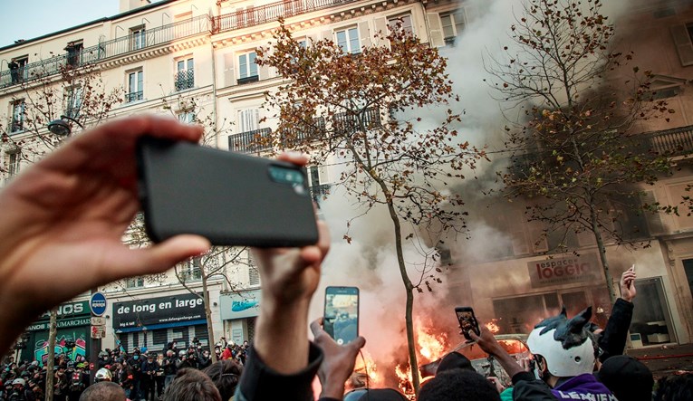 Francuska odustala od zakona o sigurnosti zbog kojeg su prosvjedovale tisuće ljudi