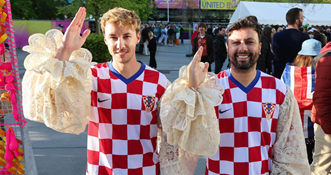 Hrvatski navijači privukli pažnju pred Malmö Arenom, pogledajte što su obukli
