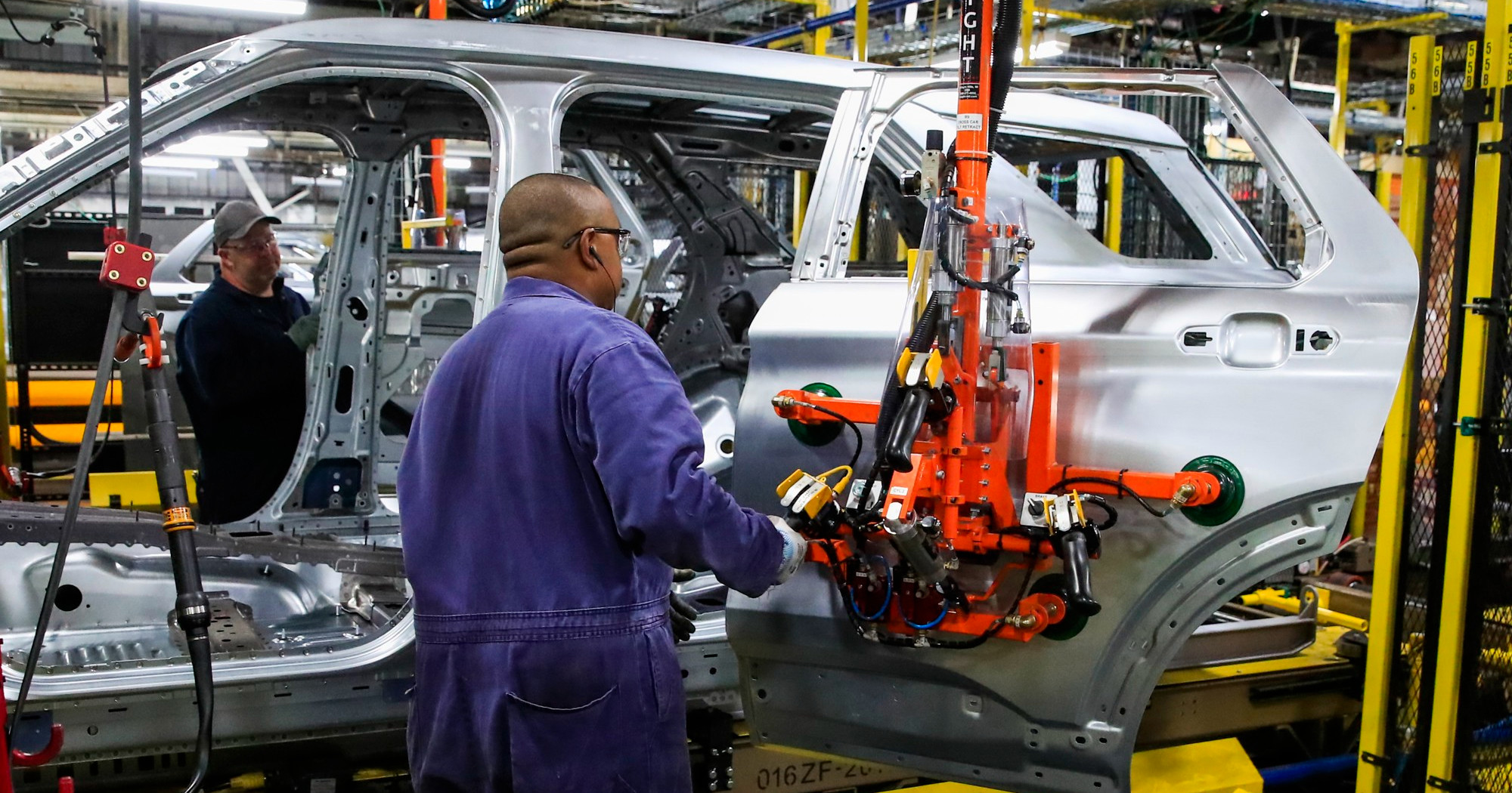 WSJ: Pentagon želi da Ford i General Motors počnu proizvoditi oružje