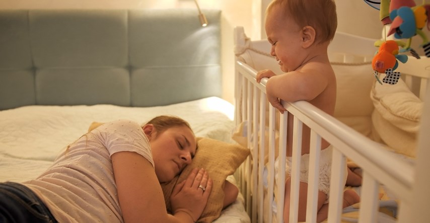 Savjetnica za san objasnila zašto se vaša beba budi točno kad vi zaspite