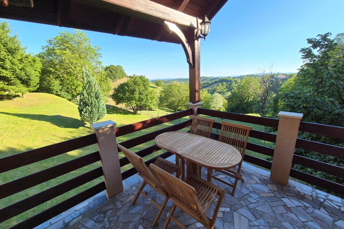 Kuća blizu Zagreba ima 1650 m² okućnice i prekrasan pogled. Prodaje se za 230.000 €