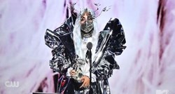 Lady Gaga brojnim maskama različitih oblika ukrala pozornost na VMA dodjeli