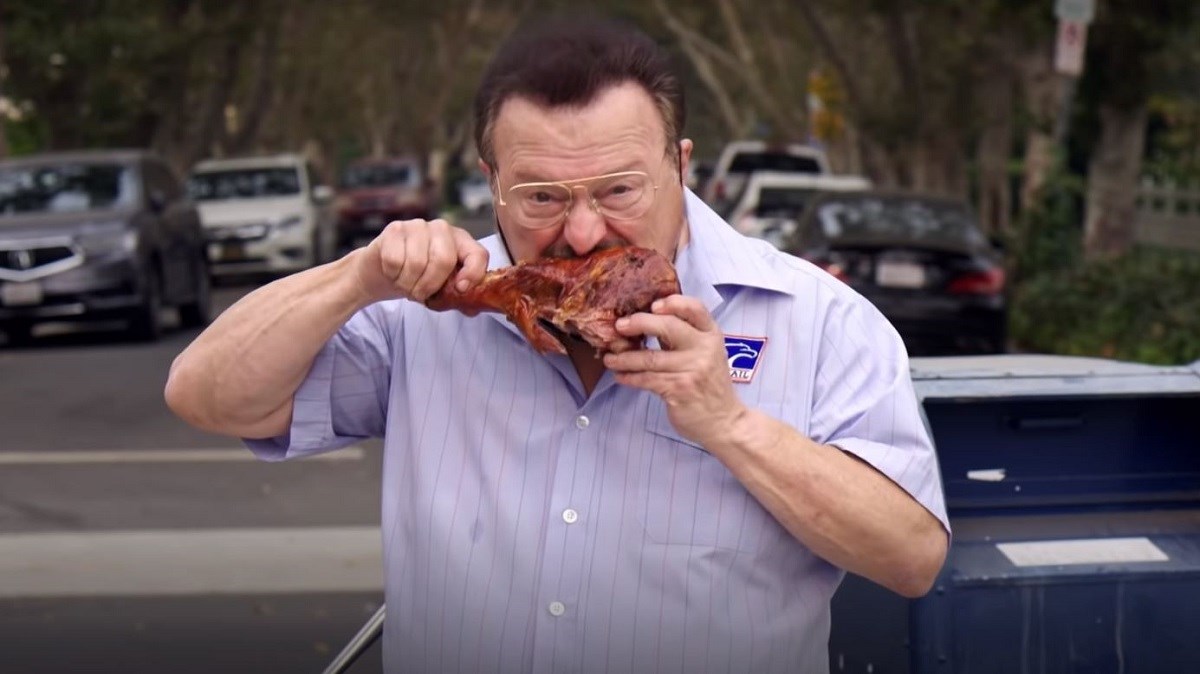 VIDEO Sjećate li se legendarnog Newmana iz Seinfelda? Sad je ponovno odglumio poštara