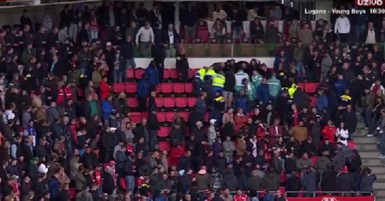 Susret PSV-a i Ajaxa prekinut, navijaču pozlilo