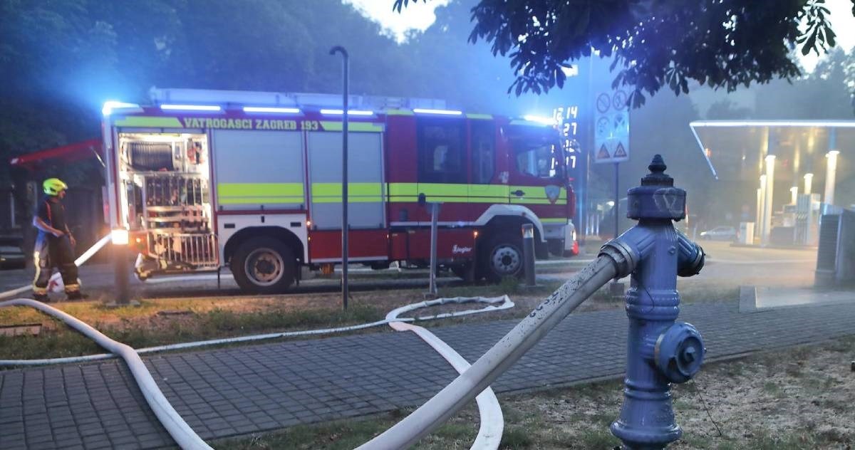 U Popovači izgorjela garaža, samozapalio se auto 80-godišnjeg vlasnika