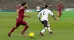 Branič Uniteda opalio je Salaha laktom. Pogledajte kako ga je heroj Redsa ismijao