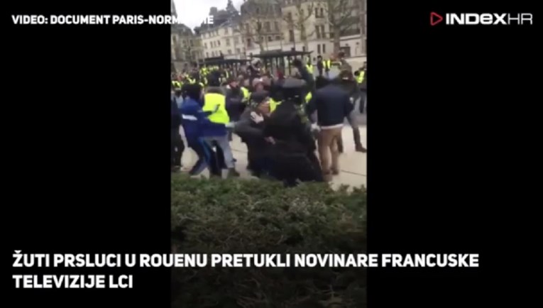 VIDEO Žuti prsluci napali i pretukli novinare