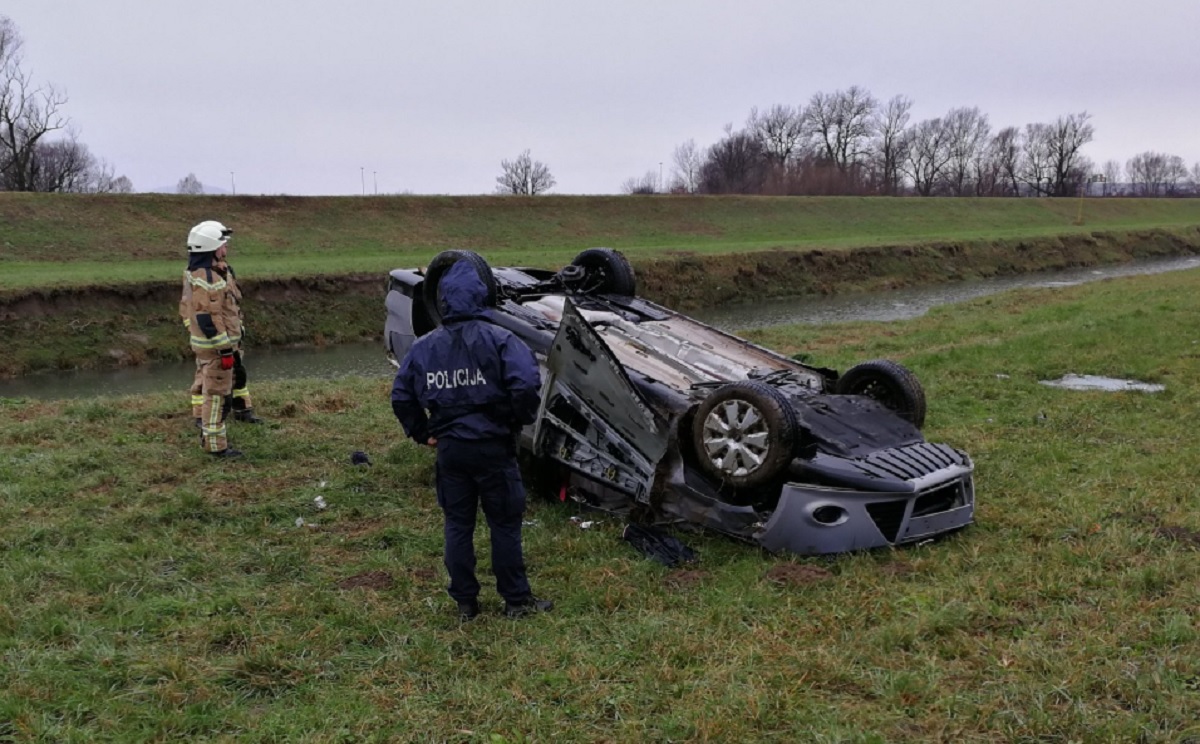 Jurio pa sletio s ceste kod Zaprešića i poginuo. Auto se okrenuo na krov