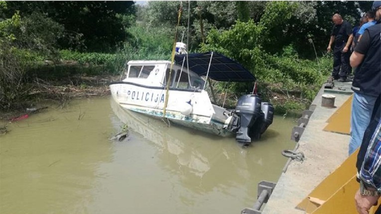 FOTO Policija spasila 16 migranata iz Dunava, a onda su stigli novi problemi