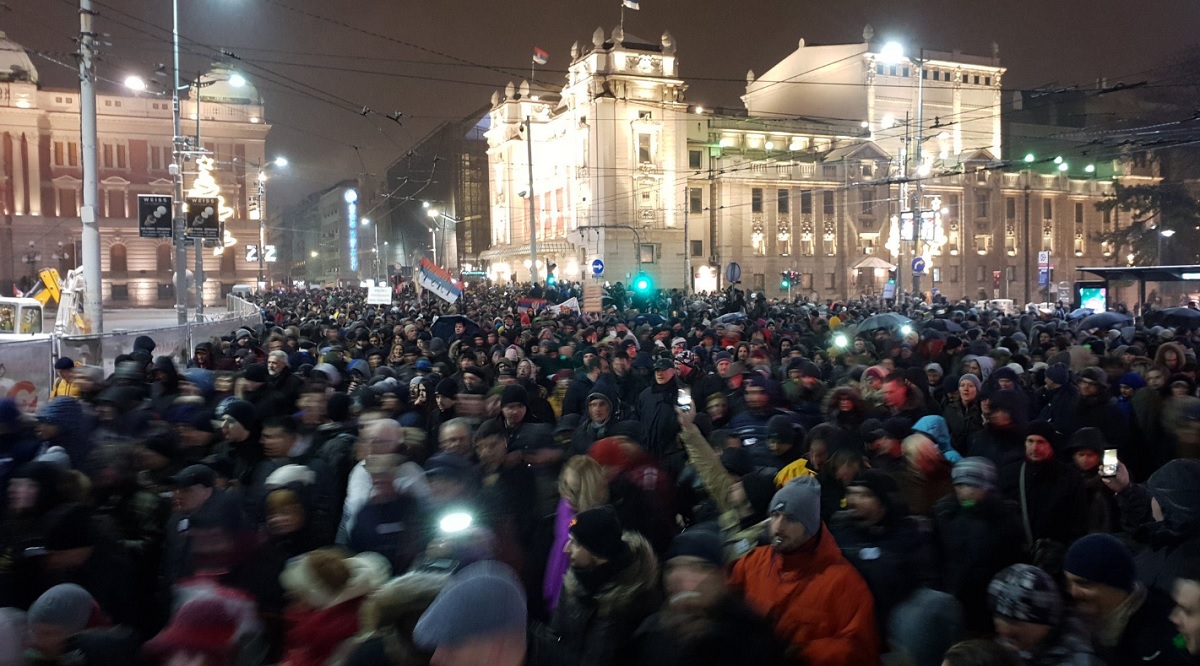 Tisuće ljudi na ulicama Beograda marširale protiv Vučića