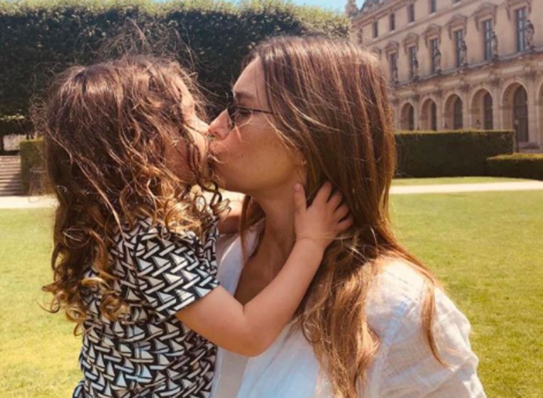 Glumica Jessica Biel poljubila trogodišnjeg sina u usta, fanovima zasmetalo nešto drugo