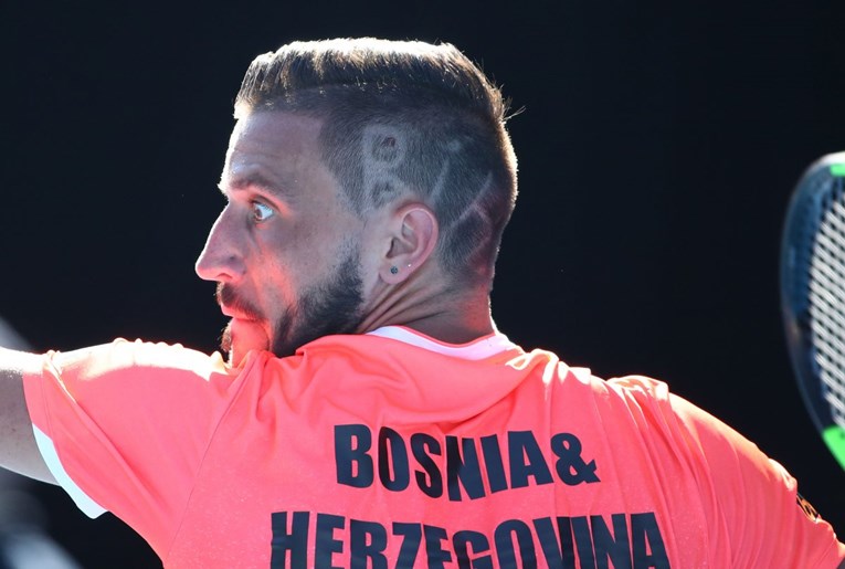Najbolji bosanski tenisač objavio poruku iz inboxa: "Je*em li ti mrtvu mamu"