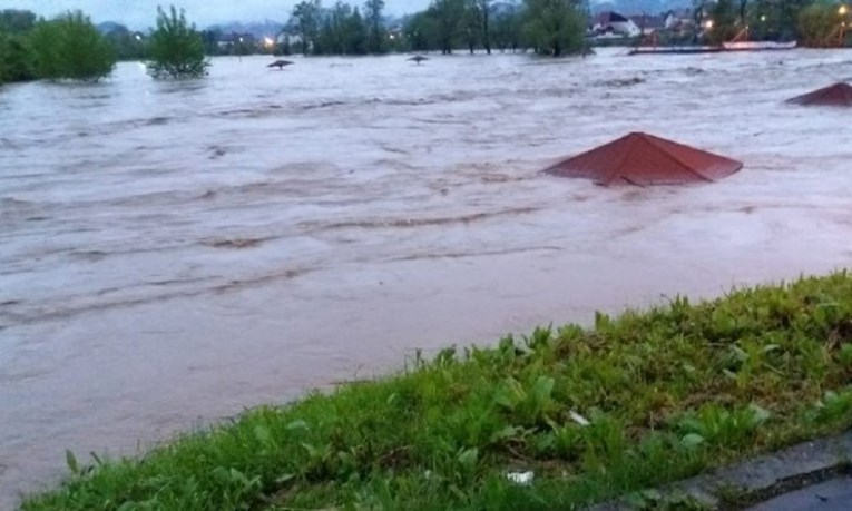 U BiH i dalje velike opasnosti od poplava, ali stanje se normalizira