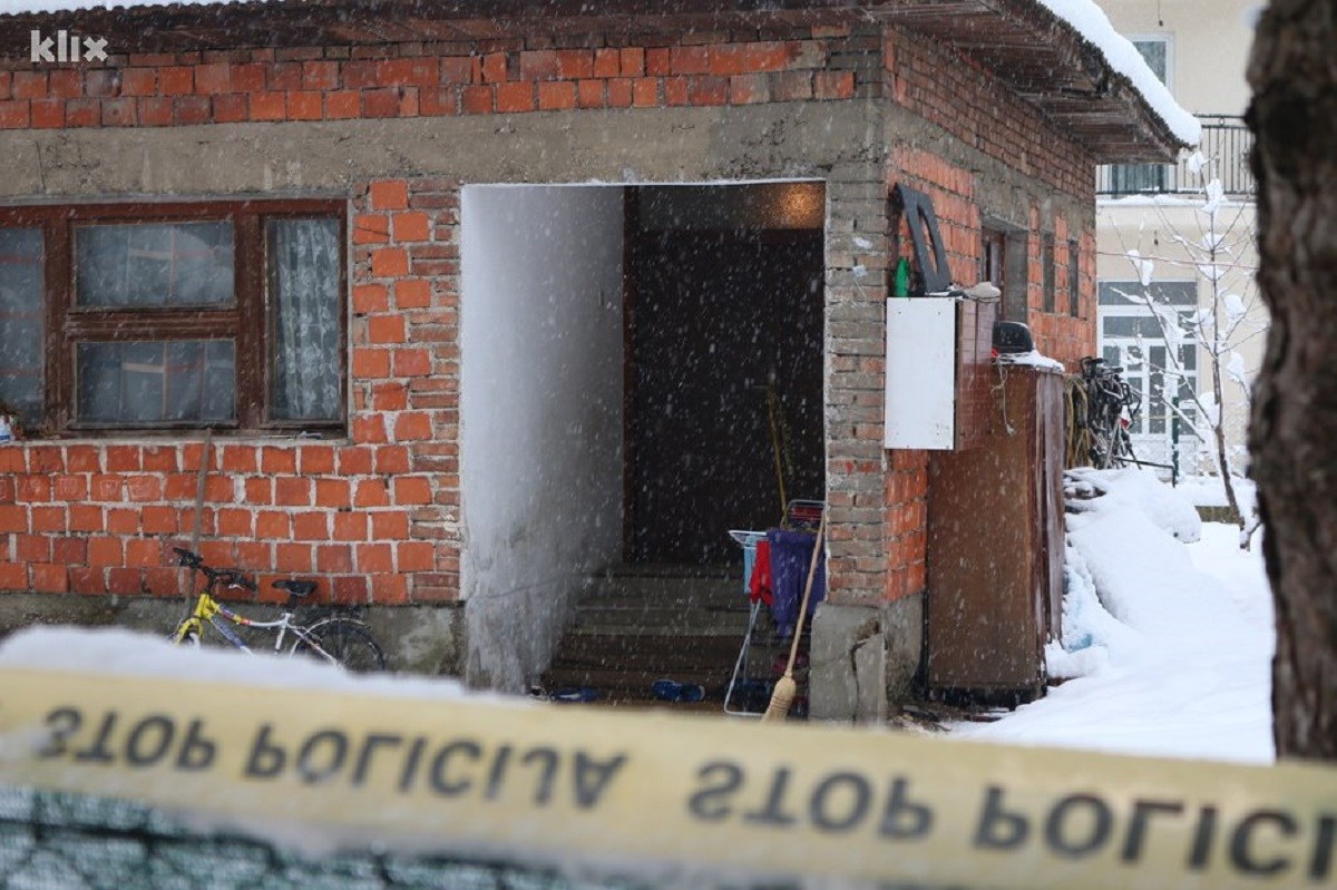 Dan nakon strave u Bihaću: Na ogradi su naslonjena tri bicikla, vlada tišina