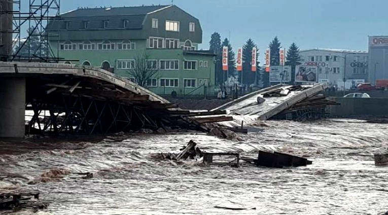 BiH strahuje od katastrofalnih poplava, službe spašavanja u pripravnosti