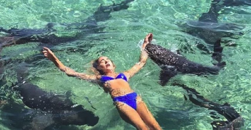 Manekenku napao morski pas dok je pozirala s njima za Instagram