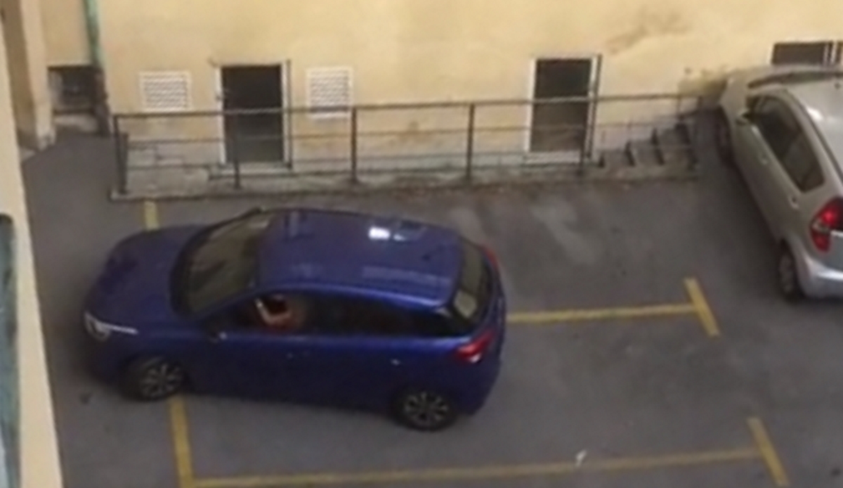 Hit snimka iz Zagreba: Vozačica se pokušala isparkirati, nije baš išlo
